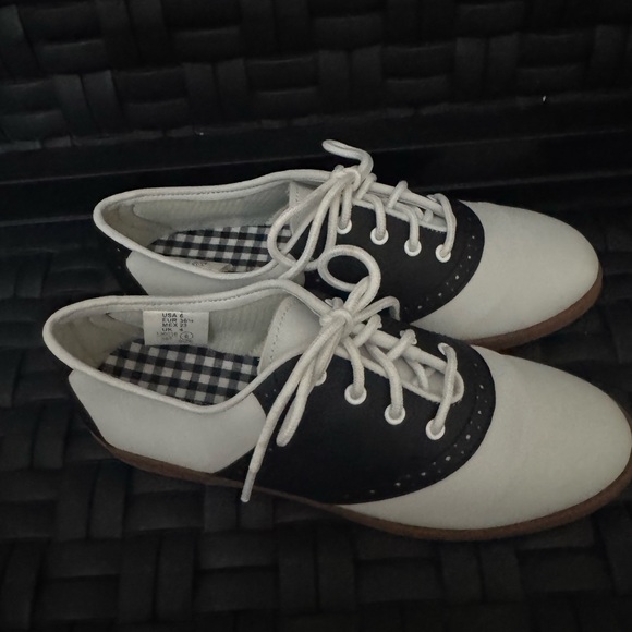 Classic Black and White Women's Oxfords Saddle shoes 6 - Picture 4 of 13